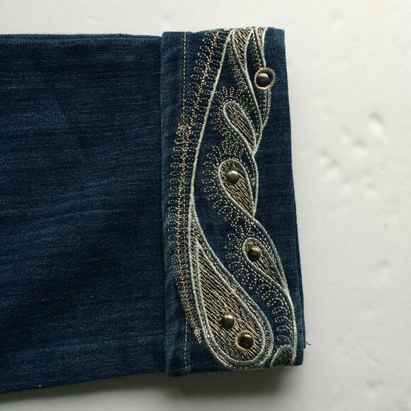 Miss Cocoa Womens Capri Jeans Sz 11-12 Studs Embroidery Mid-Rise Denim - Picture 3 of 7